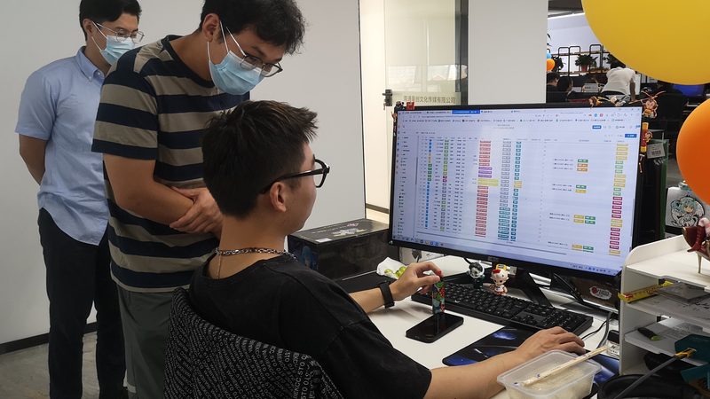 选择标准：考察专业资质
